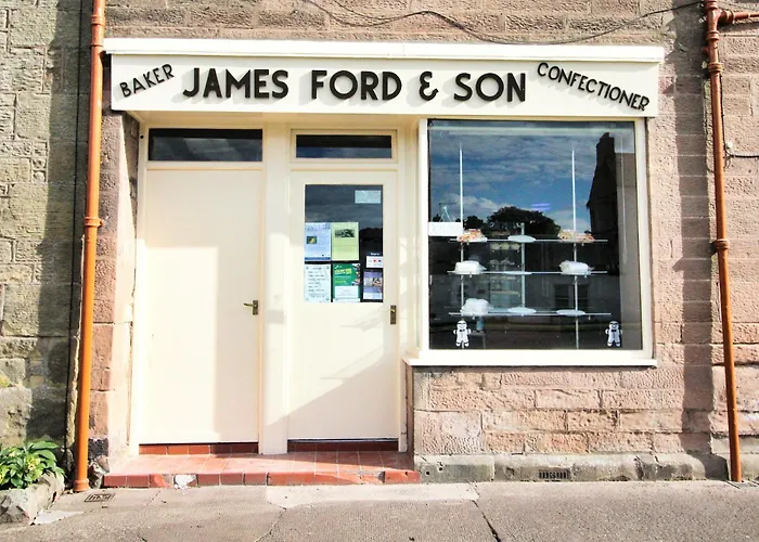 Berwick Upon Tweed - Norham - 15 Minutes From Beach - 3 Bedrooms 2 Bathrooms Cottage - Dog Friendly - Large Balcony - Log Fire - Private Garden - Off Street Parking - Quiet Rural Location - Fast Wifi
