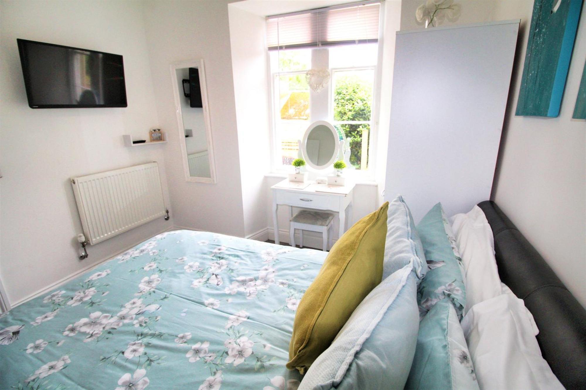 Norham Cottage: Rural Retreat With Access And Dog-friendly Amenities