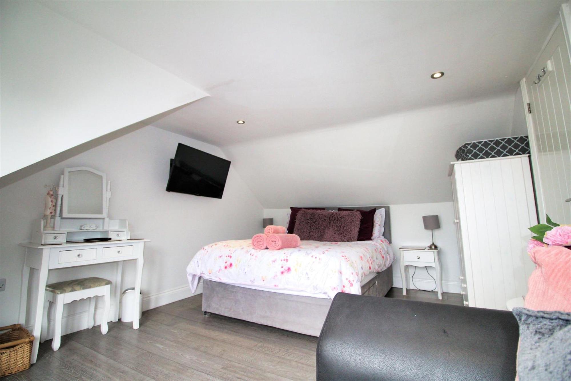 Norham Cottage: Rural Retreat With Access And Dog-friendly Amenities