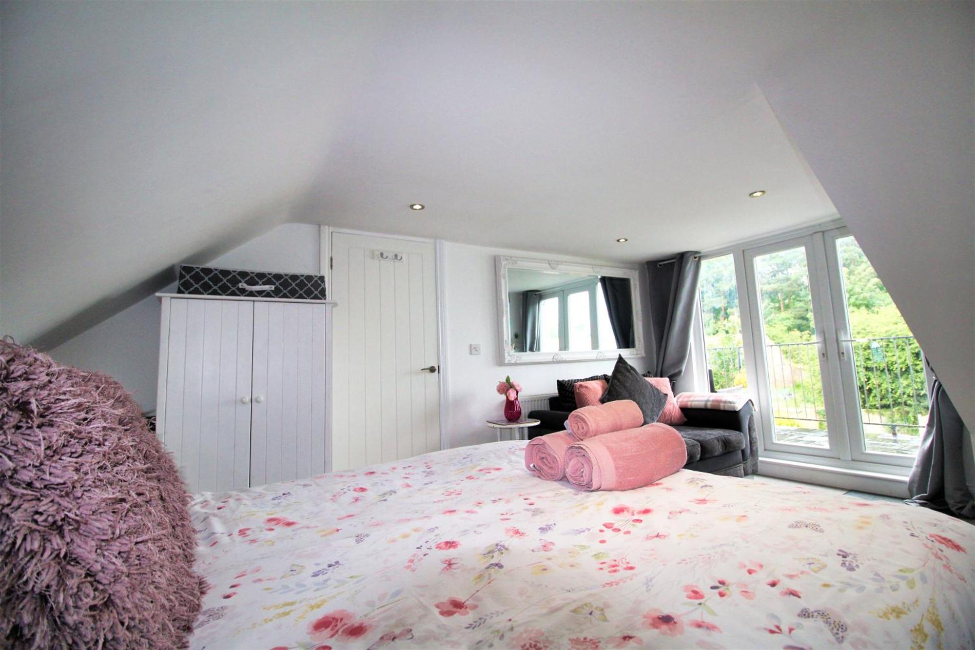 Norham Cottage: Rural Retreat With Access And Dog-friendly Amenities